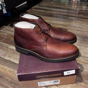 204550 KIPTON MENS SHOE Size 13 Dark TAN LEATHER CHUKKA BY JOHNSTON & MURPHY